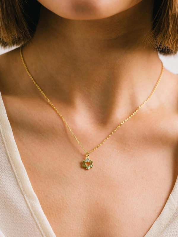 GOLD DAISY NECKLACE