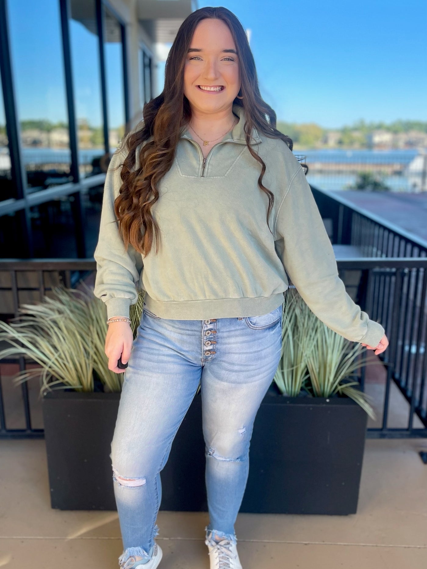 KOURTNEY MODELING SWEATSHIRT