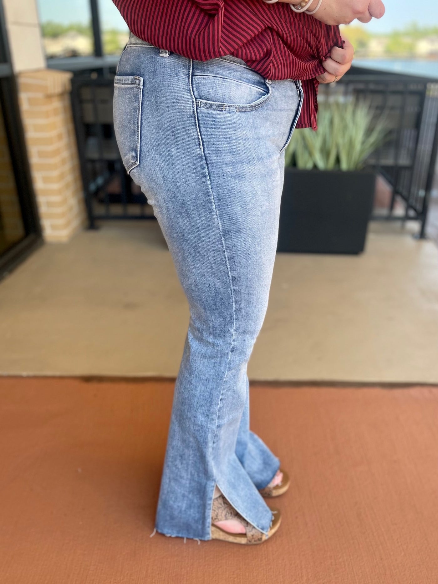 SIDE VIEW OF JEANS