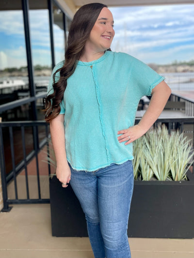 KORT IN MINT SKY WAFFLE SHORT SLEEVE TOP FRONT VIEW HAND ON HIP