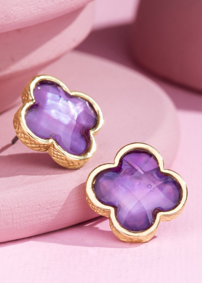 FACETED RESIN CLOVER EARRINGS PURPLE FRONT VIEW