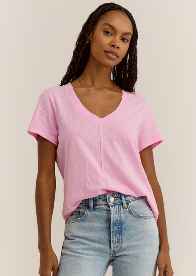 MODEL IN ASHER V-NECK TEE HIBISCUS FRONT VIEW